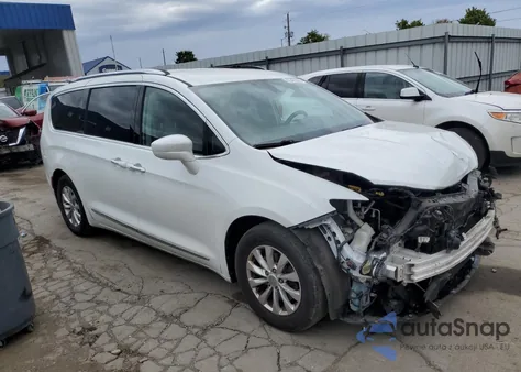 2018 Chrysler Pacifica Touring L Plus из США, поврежденный, VIN 2C4RC1EG5JR144287